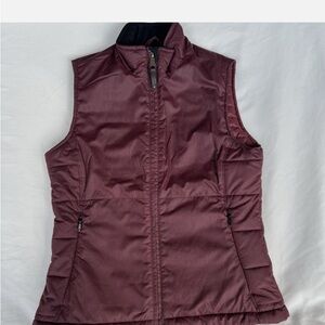 CC Filson Maroon Women's Zip Up Vest with 3 Zipped Pockets Hiking Spring